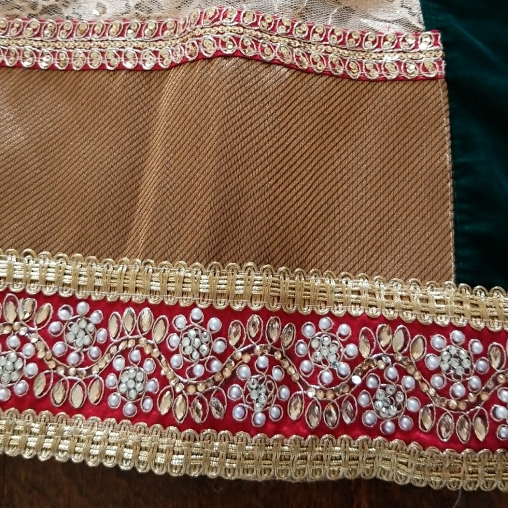 Saree with blouse, Diwali, wedding wear - Picture 4 of 8